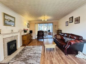 Lounge- click for photo gallery